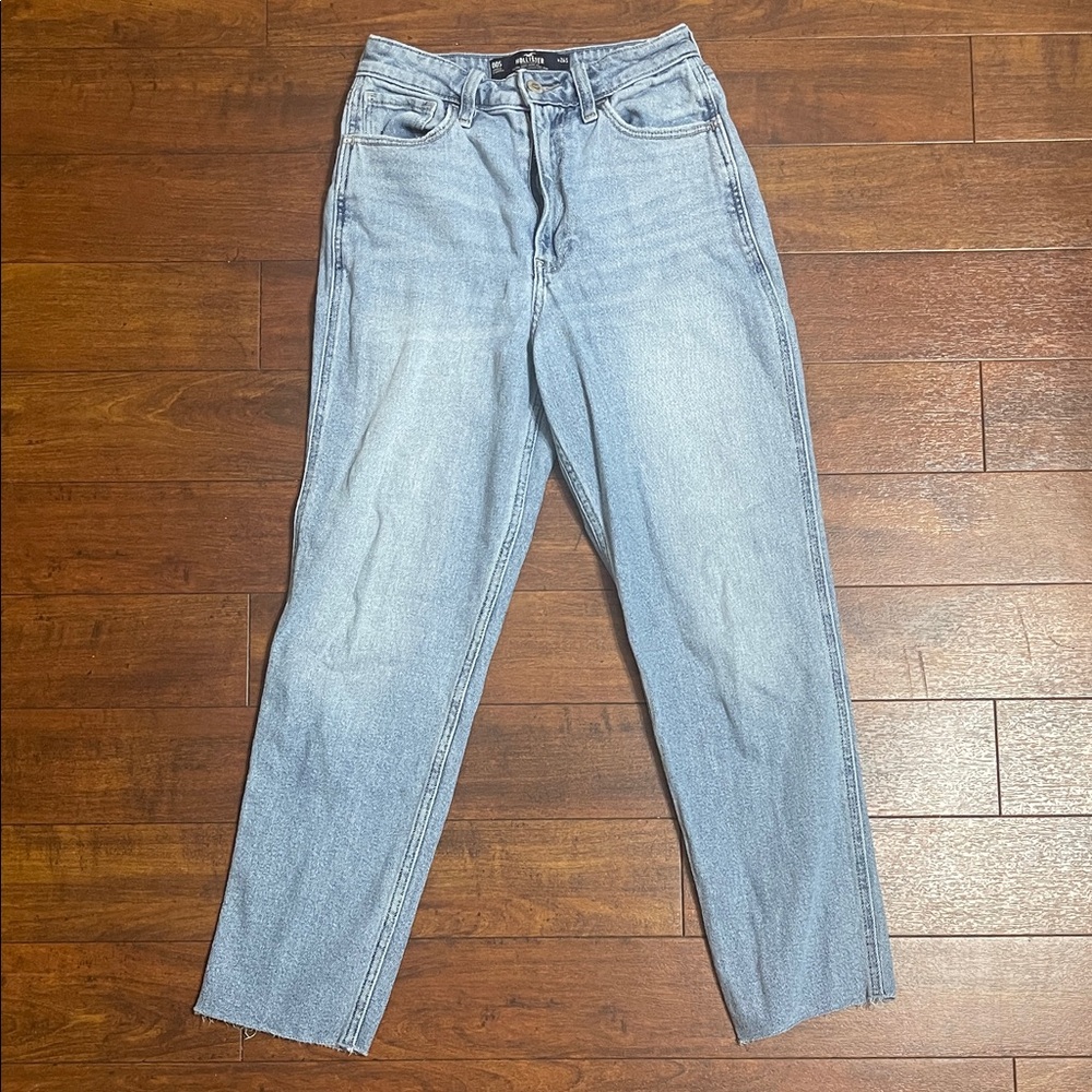 Hollister Ultra High -Rise Mom Jeans (00S-w24S)